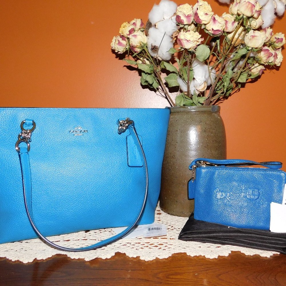 COACH SOPHIA TOTE WITH WRISTLET